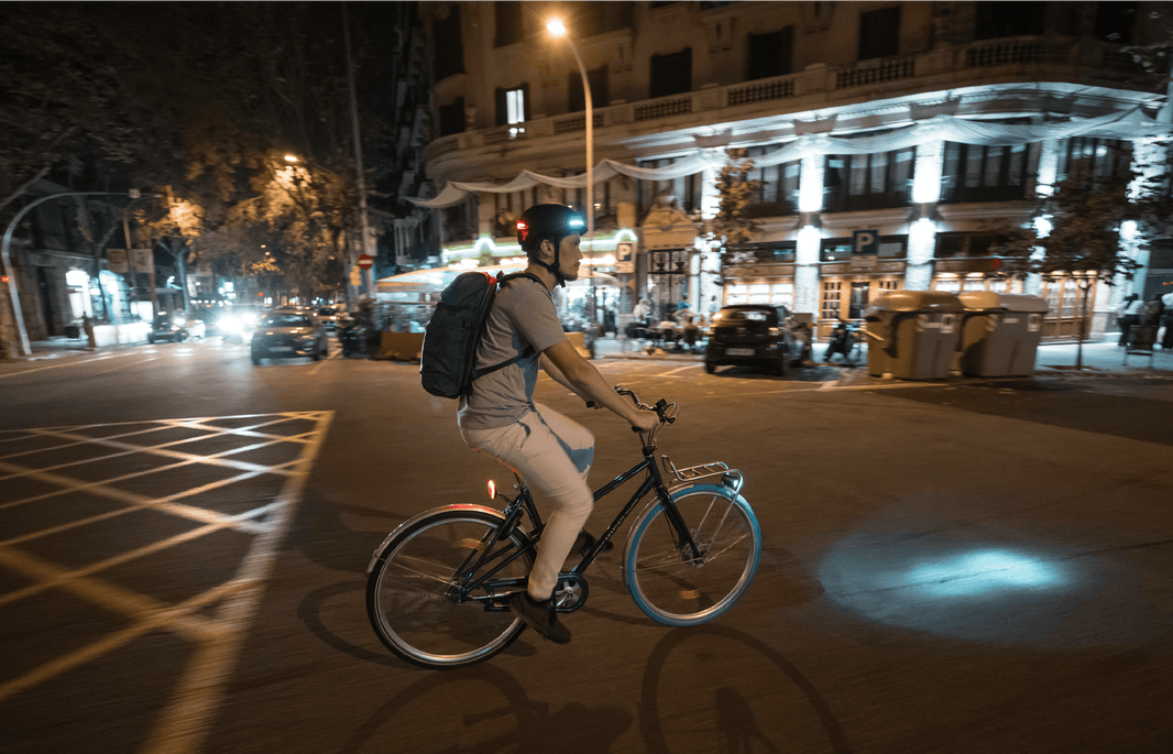 Commuter using FARO smart helmet by UNIT 1