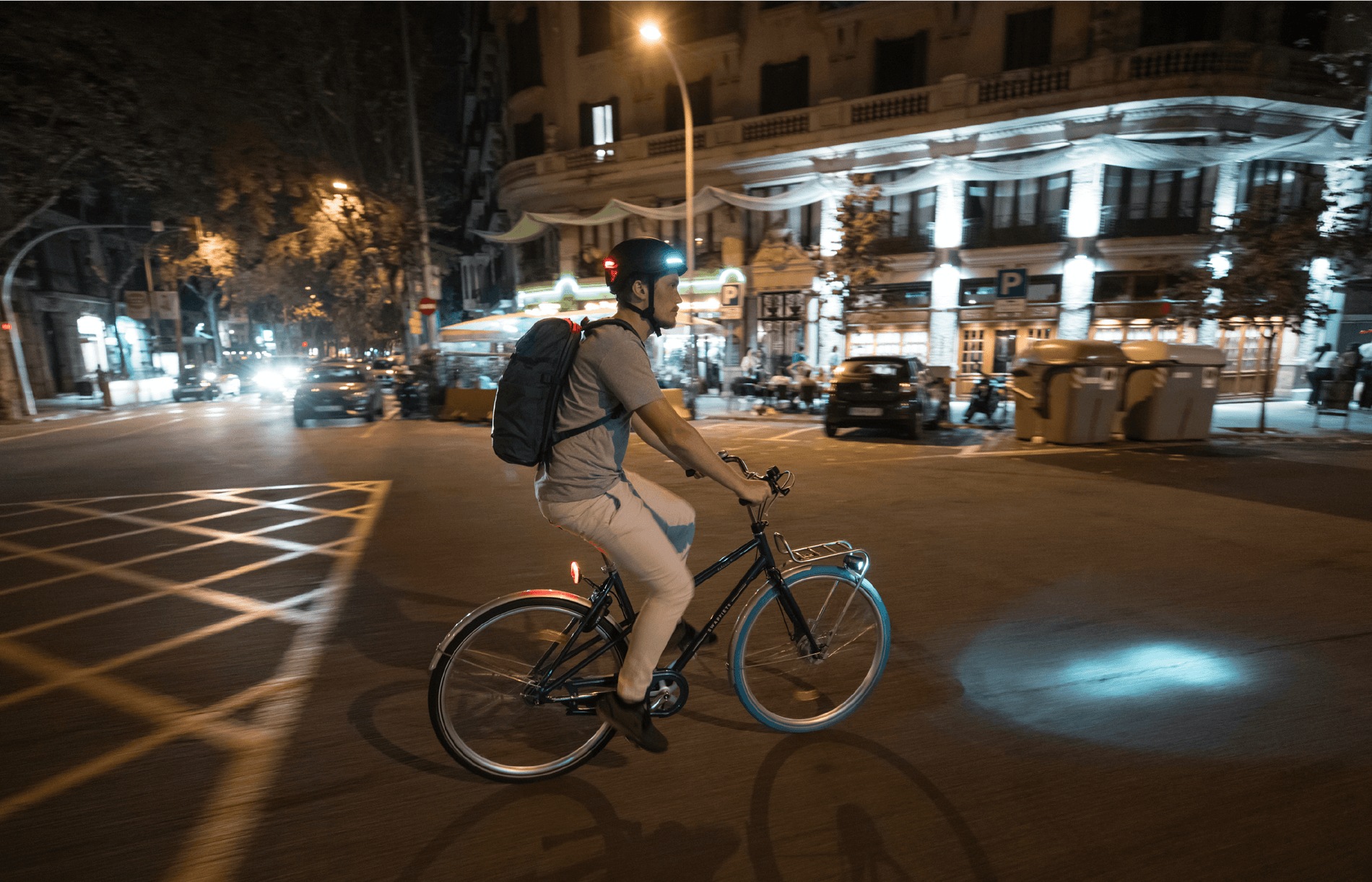Commuter using FARO smart helmet by UNIT 1