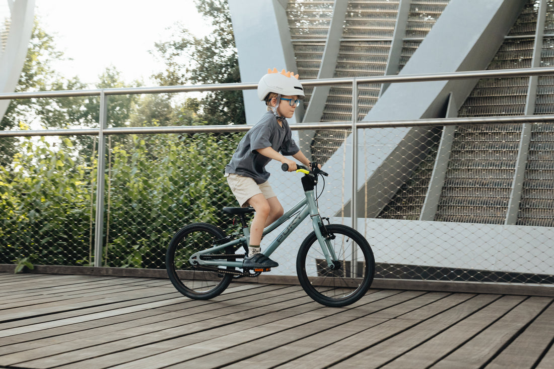 UNIT 1 aan met PUKY voor de lancering van de Sparky : een slimme helm voor de volgende generatie fietsers