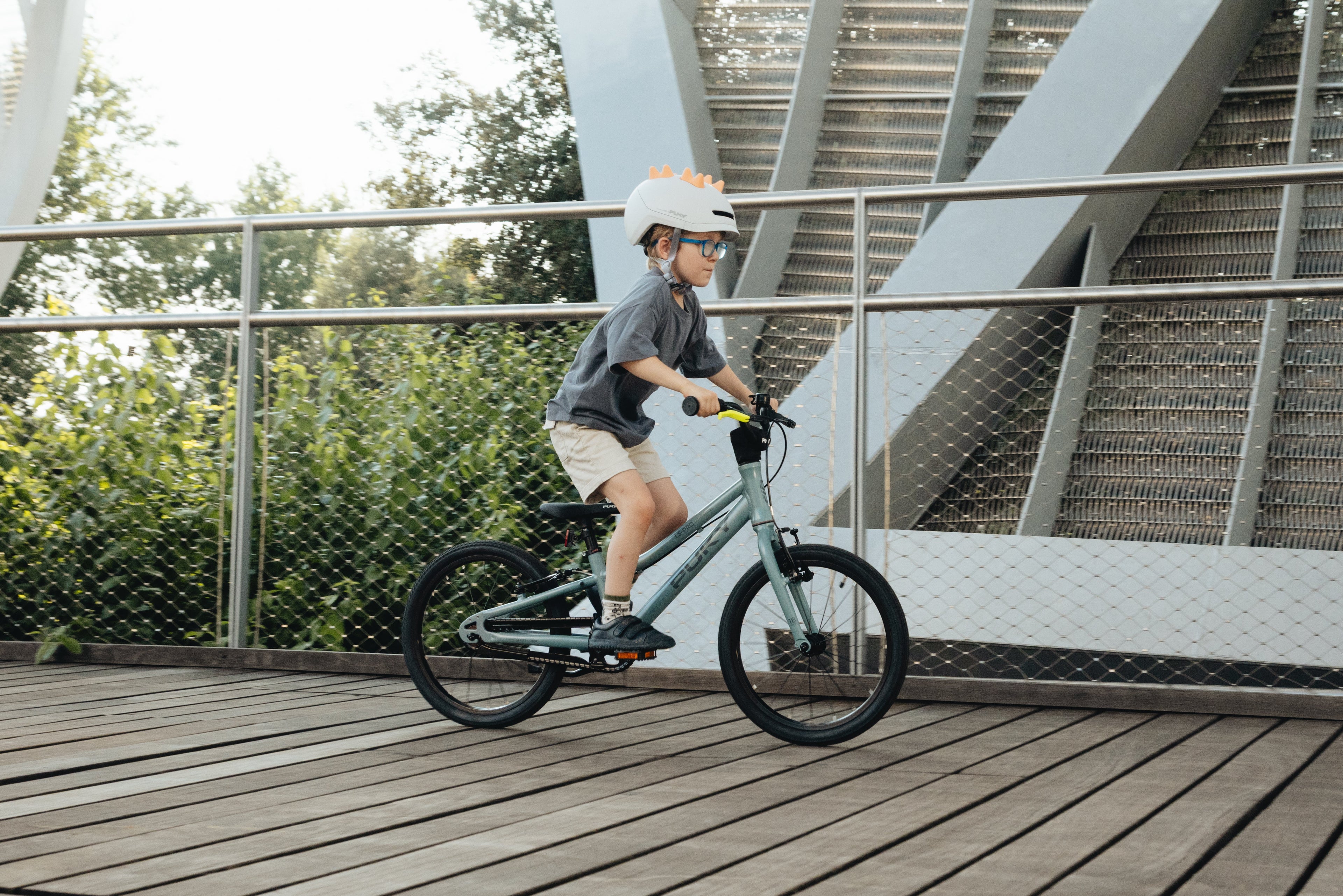 UNIT 1 aan met PUKY voor de lancering van de Sparky : een slimme helm voor de volgende generatie fietsers