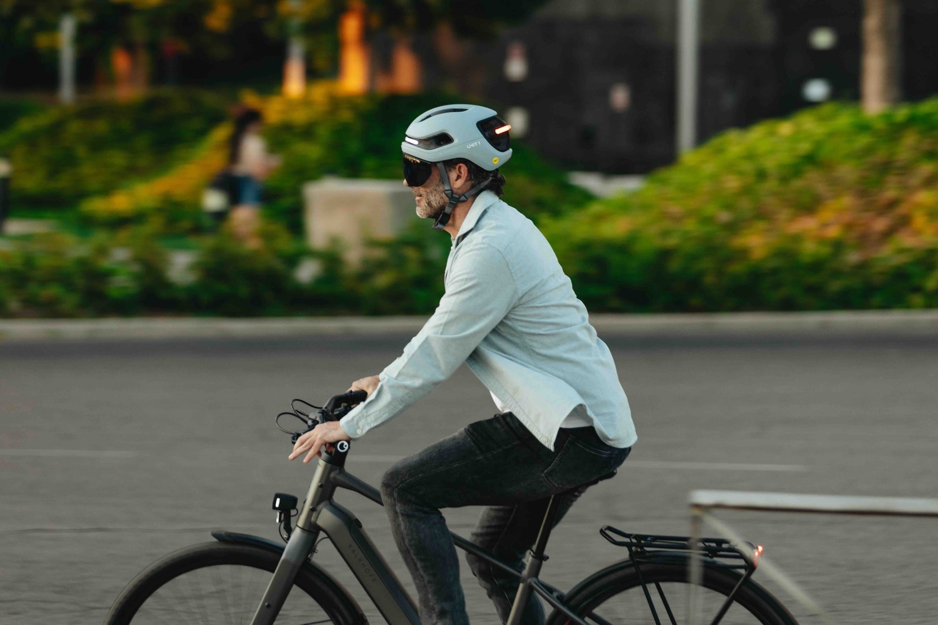 La mejor configuración de visera de casco para ciclistas al aire libre